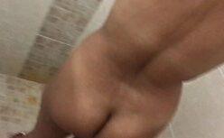 Amadores porno fudendo com a esposa no banheiro