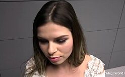 Moreninha gostosa trepando firme com o policial pilantra