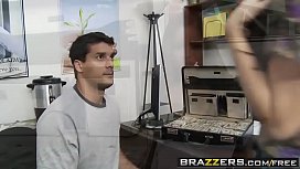 Photoacompanhantes macetando a xaninha da recepcionista