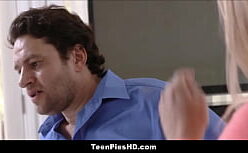 Loira gostosa fudendo cheia de tesão na pica grossa do amigo