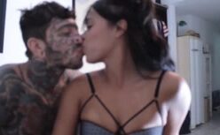 Fatal models acordou excitado e macetou a xana da novinha